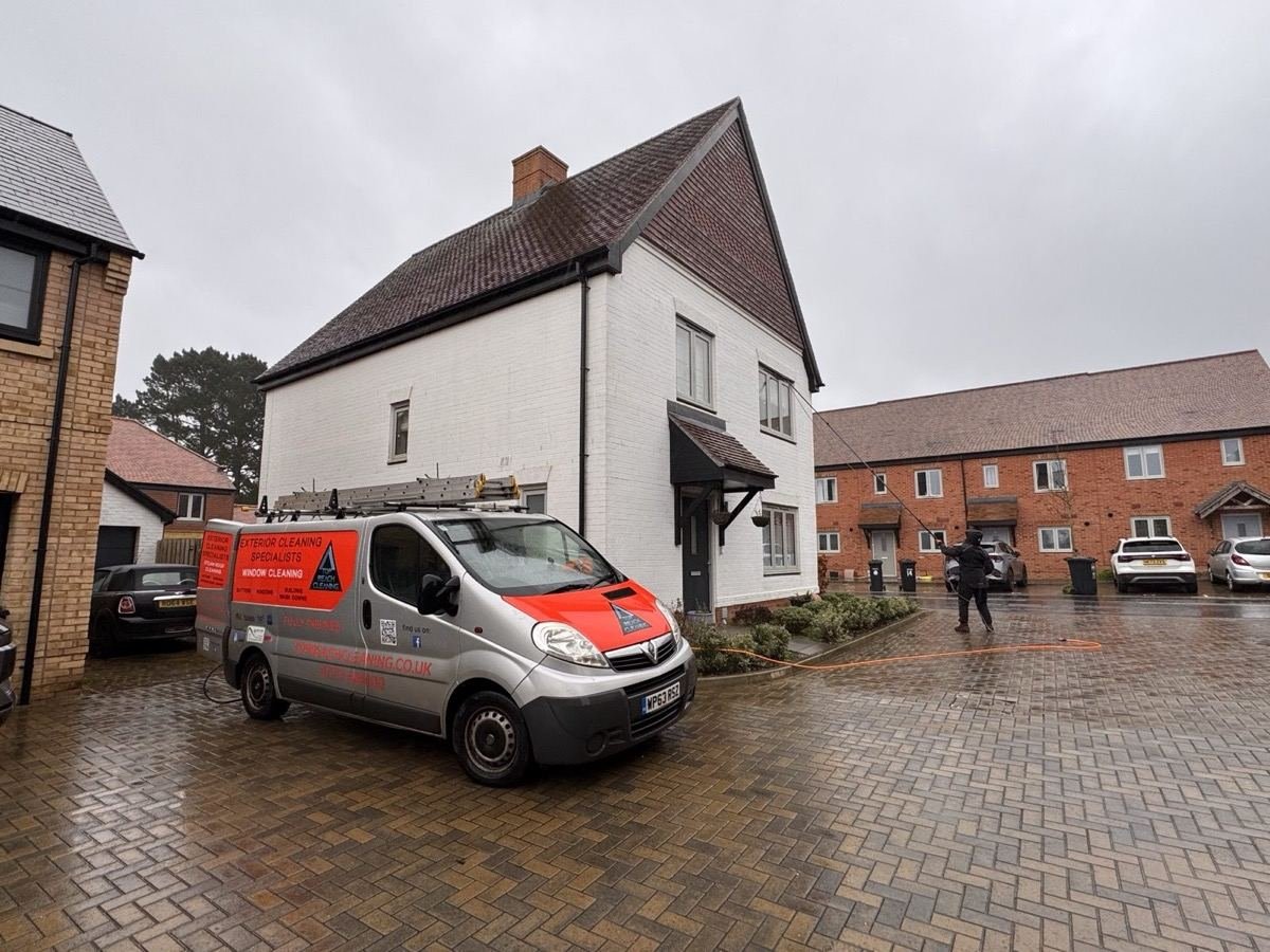 Window cleaning in Loughor SA4